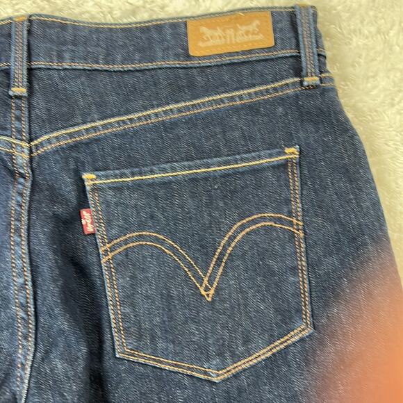 Levis Dark wash denim capri shorts, size 8 or 29 - Picture 8 of 11